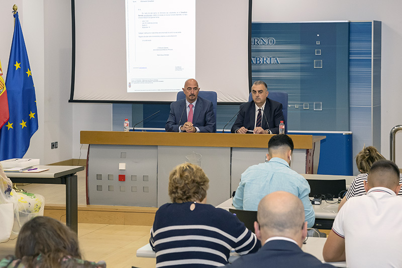 César Pascual y Roberto Media durante la presentación del plan de transporte. (Foto: José Cavia)